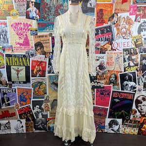 Vintage Women&#39;s 70s Ivory Cream Sheer Lace Scoop Neck Pearl Long Sleeve Maxi Dress, 70s Wedding Dress Gunne Sax Style Romantic Empire Waist