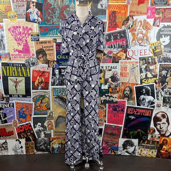 Vintage Women's 60s Blue Polka Dot Plaid Print Short Sleeve Peplum Blouse Top & High Rise Pant Suit Set XS/S, Retro Mod Fashion