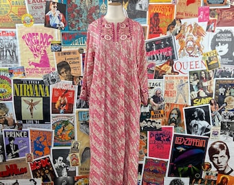 Vintage Women's 70s Pink & White Paisley Print Cotton Ramona Rull All Cotton Maxi Kaftan Dress Size Small, Boho Bohemian Hippie Festival