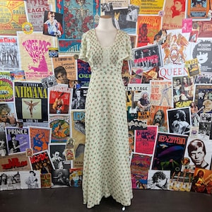 Vintage Women&#39;s 70s Tiny Floral Print Pintucked Flutter Sleeve Rare Dolls Scoop Neck Empire Maxi Dress XS/S Cottagecore Spring Easter Flower