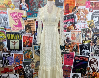 Vintage Women's 70s Ivory Cream Sheer Lace Scoop Neck Pearl Long Sleeve Maxi Dress, 70s Wedding Dress Gunne Sax Style Romantic Empire Waist