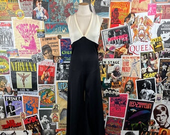 Vintage Women's 70s Black & White Chateau du Tricot Sleeveless V-Neck Wide Leg Jumpsuit Size 4, Groovy Retro Mod Hostess Color Block