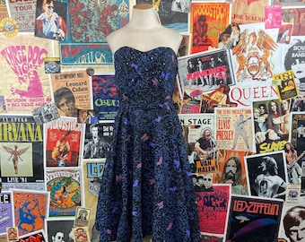 Vintage Women's  50s Belted Rhinestone Black Butterfly Floral Print Strapless Sweetheart Bust Fit & Flare Dress Size 2, Retro Prom Evening