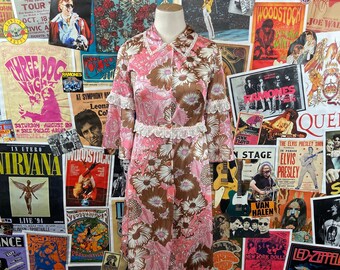 Bata de dormir vintage para mujer, de nailon, con mangas 3/4 acampanadas, ribete de encaje y estampado floral rosa y marrón, años 70, PXS, estilo retro de los años 70.