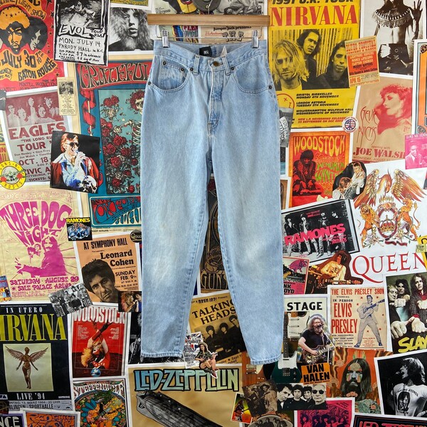 Vintage Women's 1990s Light Wash High Waisted 26/27 Tapered 'Pasta' Denim Jeans