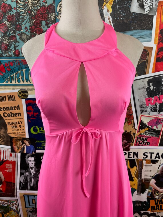 Vintage Women's 70s Neon Pink Sleeveless Keyhole … - image 3