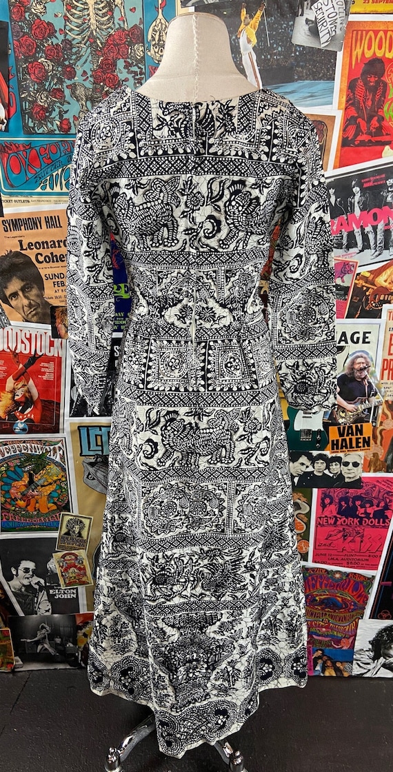 Vintage Womens 70s Black White Paisley Tiki Print… - image 8