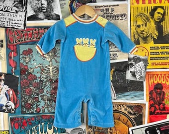 Mameluco de terciopelo vintage para bebé niño o niña, estilo años 70, con conejitos azules y amarillos, marca Carter's, talla 6 meses. Estilo retro.