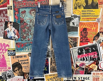Vaqueros Wrangler de lavado medio, desgastados, azules, de los años 90, para niños de 6 a 7 años, estilo retro, estilo western rockabilly, de EE. UU.