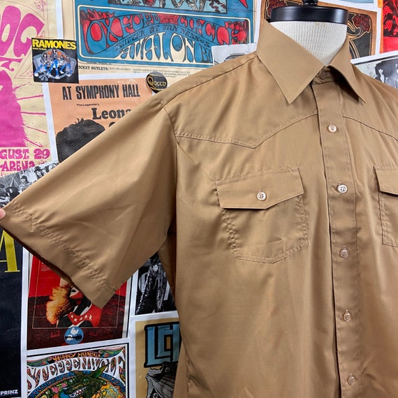 Vintage Men's 70s-80s Tan Khaki Short Sleeve King… - image 3