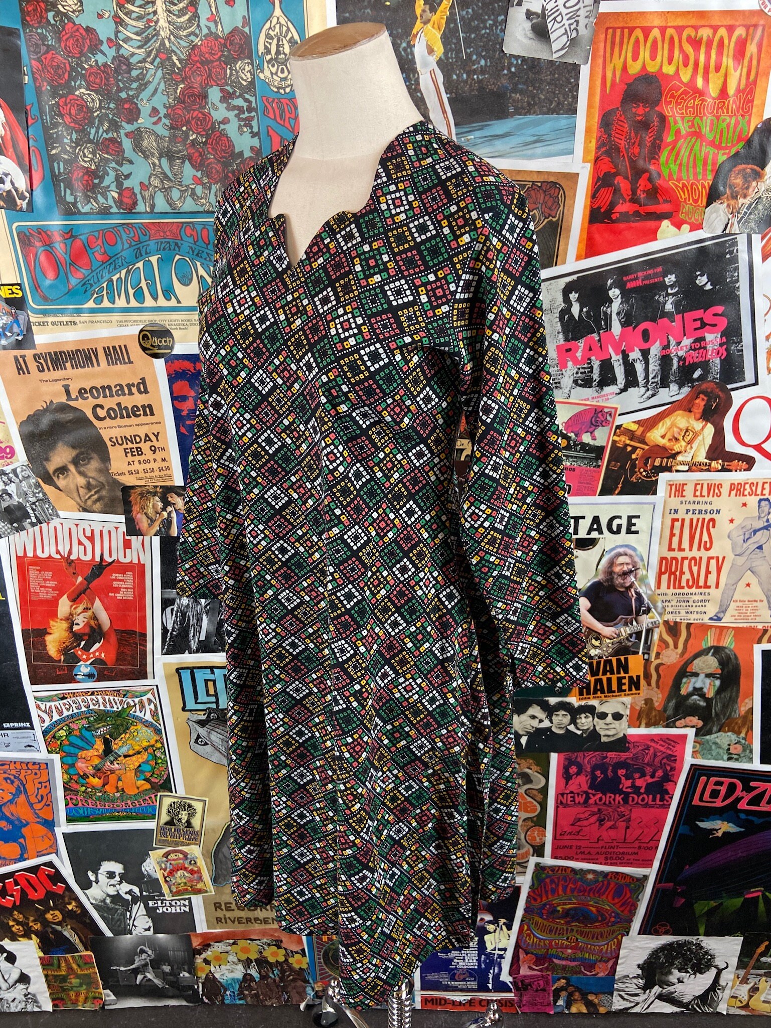 Vintage Women's 60s 70s Black Multi-color Mod Square
