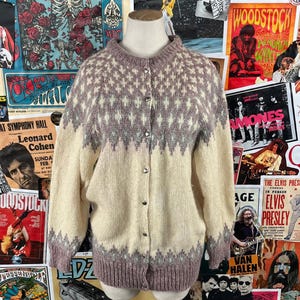 Vintage Women's Cream & Purple Scotland Pure Wool Highland Craft Knit Cardigan Sweater Size Small, Fall Winter Ladies Retro Scottish Wool