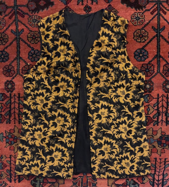 Vintage Women's 1960s Mod Floral Brocade Print Tap