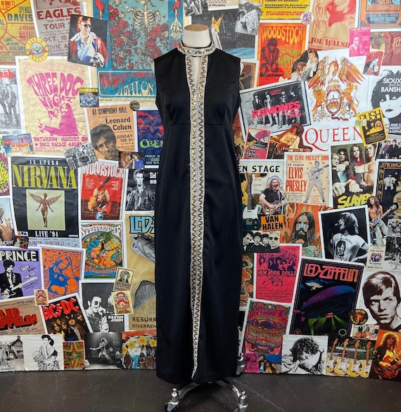 Vintage Womens 60s Black Silver & Gold Sequin Ric Rac Sleeveless Keyhole Band Collar Maxi Dress Size 4 Small, Retro Mod Cocktail Evening Vintage Womens 60s Black Silver & Gold Sequin Ric Rac Sleeveless Keyhole Band Collar Maxi Dress Size 4 Small, Retro Mod Cocktail Evening