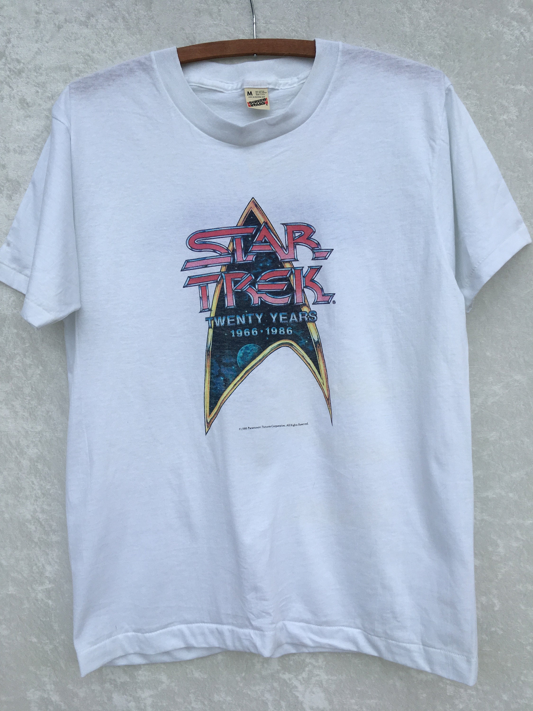 Original Vintage 1986 Star Trek Fan Club officiel « Vingt ans » chemise d’anniversaire Original Original Original Vintage 1986 Star Trek Fan Club officiel « Vingt ans » chemise d’anniversaire 815164