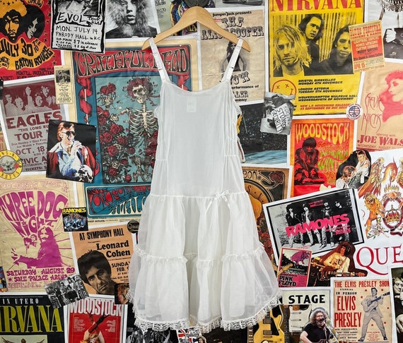 Vintage Girls 70s White Sheer Sleeveless Tiered Ru