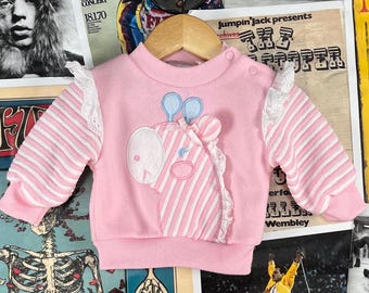 Vintage Baby Mädchen Kinder 90er Jahre Pastell Rosa Spitze Rüschen Giraffe Sears Pullover Sweatshirt Top NB Neugeborene Retro Wildtiere Tier Frühling Shirt