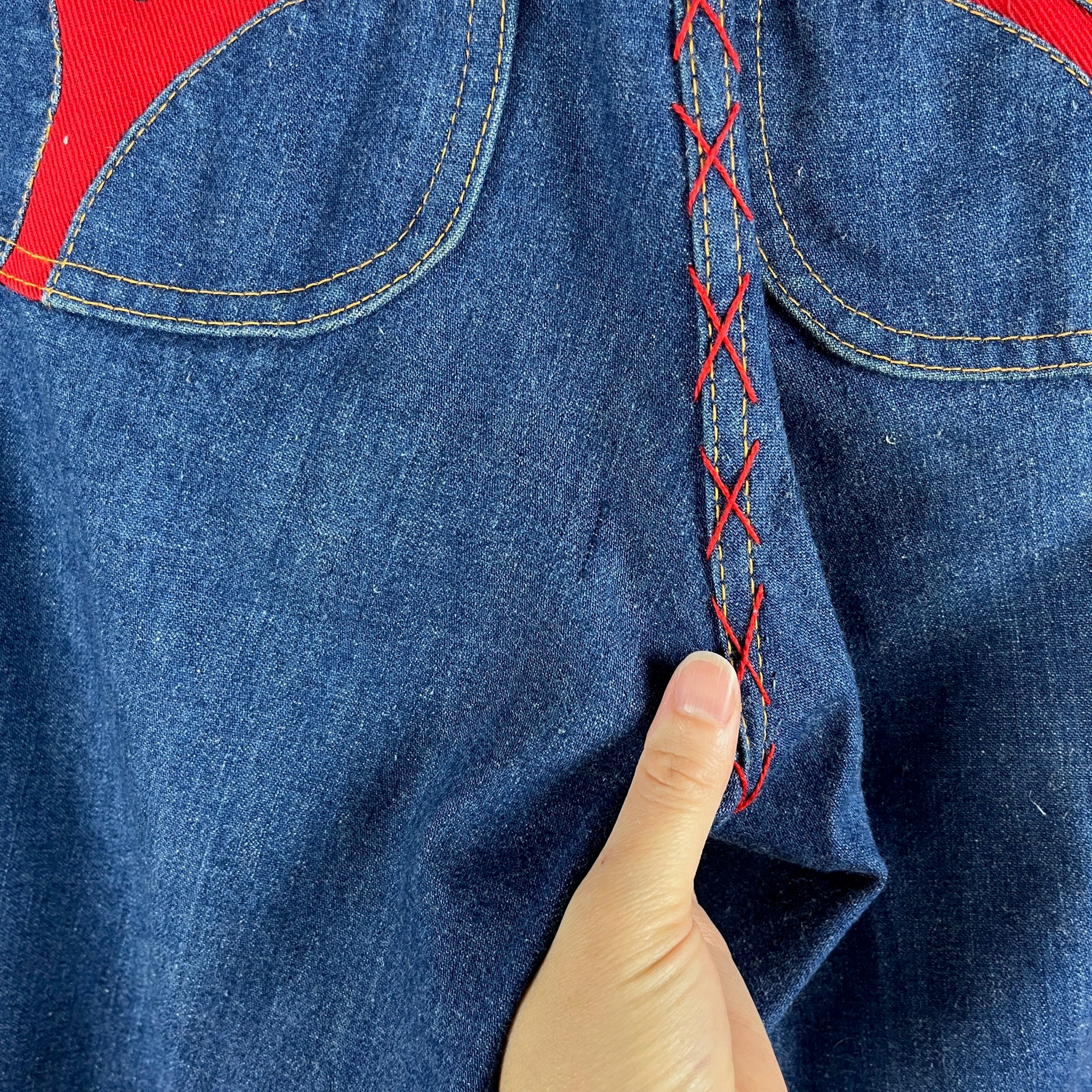 Jeans with red piping 2025