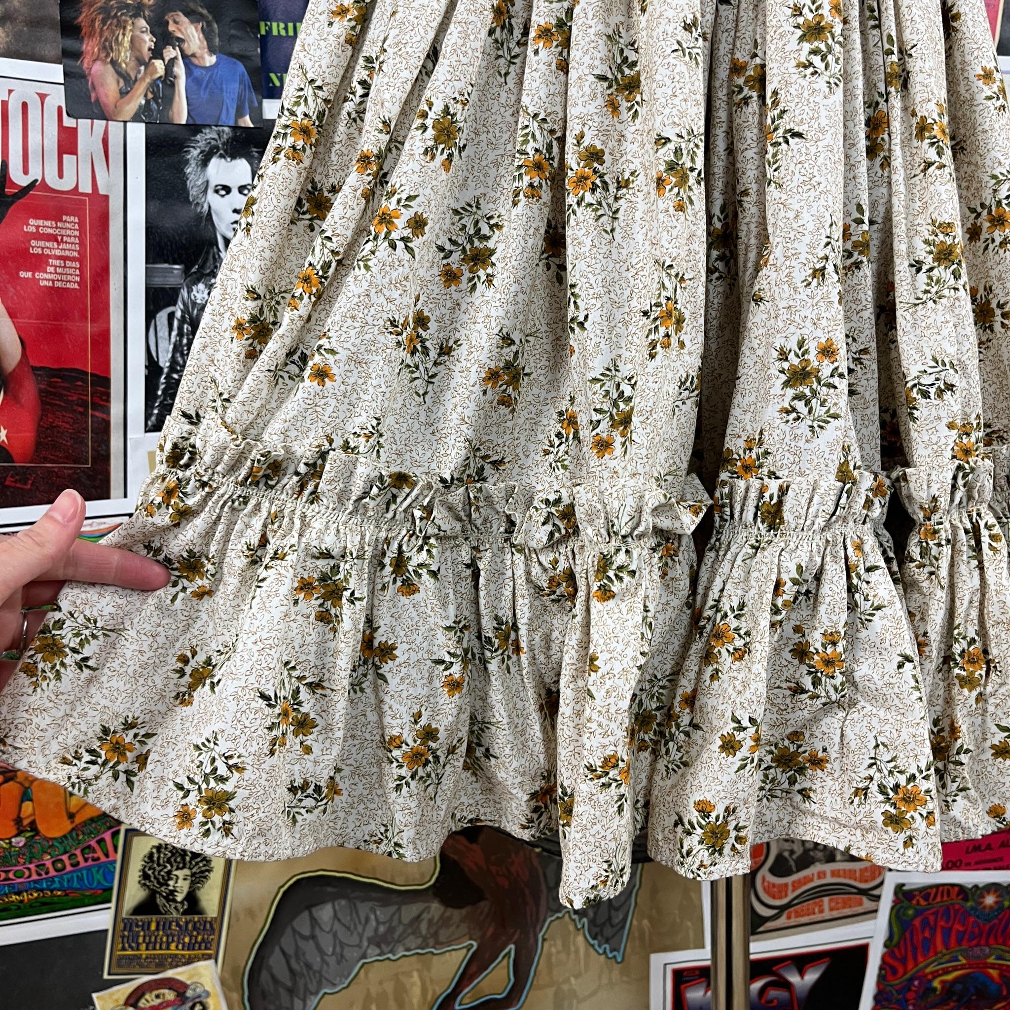 Vintage Women's 1970s Tiny Floral Print High Waisted Ruffle