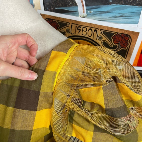 Vintage Women's 60s Handmade Yellow Plaid Puff Sl… - image 3