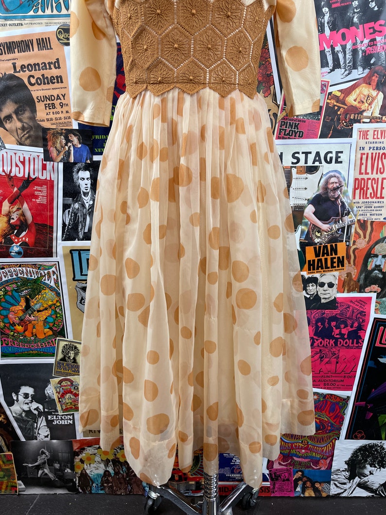 Vintage Women's 50s Nude Tan Polka Dot Print Boatneck Doily Lace Half Sleeve Fit and Flare Dress Size 2, Retro Cocktail Formal Prom Dress image 4