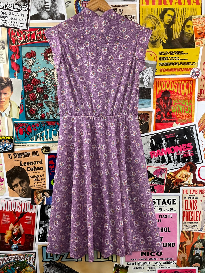 Vintage Women/'s 1970s Purple Floral Cap Sleeve Sleeveless Keyhole Tie Dress