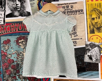 Vintage Baby Girls Kids 1940s-50s Light Pastel Blue Tiny Calico Floral Print Collared Lace Belted Garden Party Dress 3-6 Months, Spring Baby