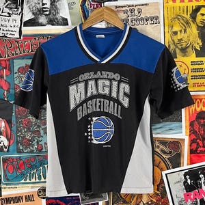 Vintage Kids Boys 90s NBA Orlando Magic Basketball Sportswear Short Sleeve V-Neck T-Shirt Sz 10/12 Ages 8-10 Athletic Florida Tee Top