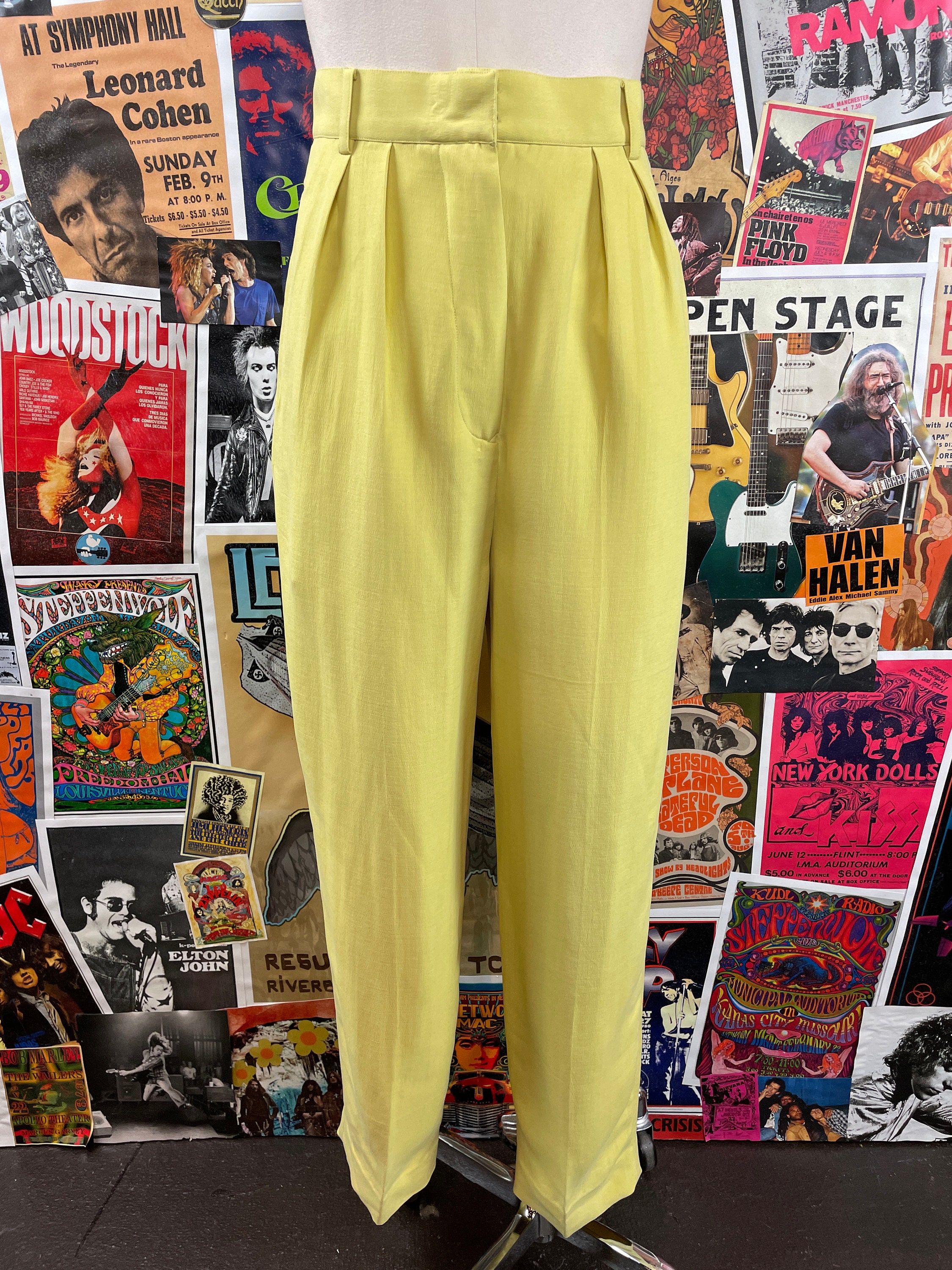 Vintage Women's 80s-90s Pastel Yellow High Rise Pleated Silk Vintage Women's 80s-90s Pastel Yellow High Rise Pleated Silk
