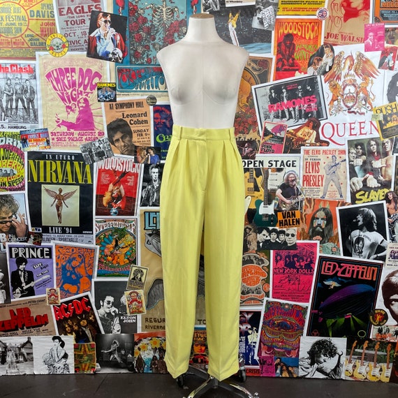 Vintage Women's 80s-90s Pastel Yellow High Rise Pleated Silk Vintage Women's 80s-90s Pastel Yellow High Rise Pleated Silk