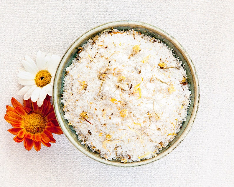 Chamomile Bath Salts / / All Natural Vegan Ingredients / / Relax & Unwind Luxury Body Spa image 1