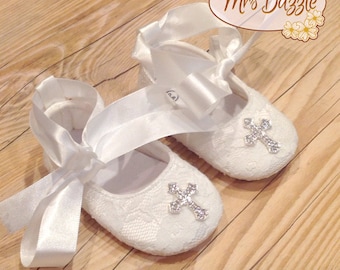 White baptism Shoes, baby slippers for baptism dress, goddaughter gifts, soft sole baby shoes, knitted baby booties