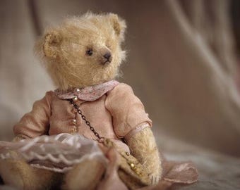 Urso de pelúcia artístico para casa de bonecas, tamanho 14cm, peça única.
