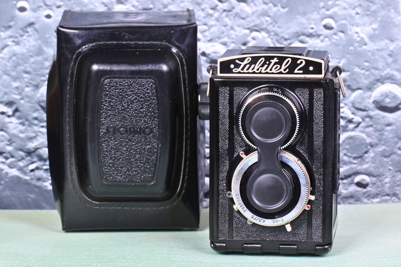 ヴィンテージ ソビエト製二眼レフカメラ LOMO Lubitel-2 6x6