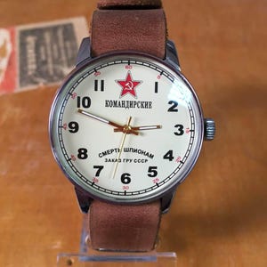 Reloj Komandirskie Pobeda excepcional: esfera con la leyenda «Muerte a los espías» • Regalo militar de estilo vintage