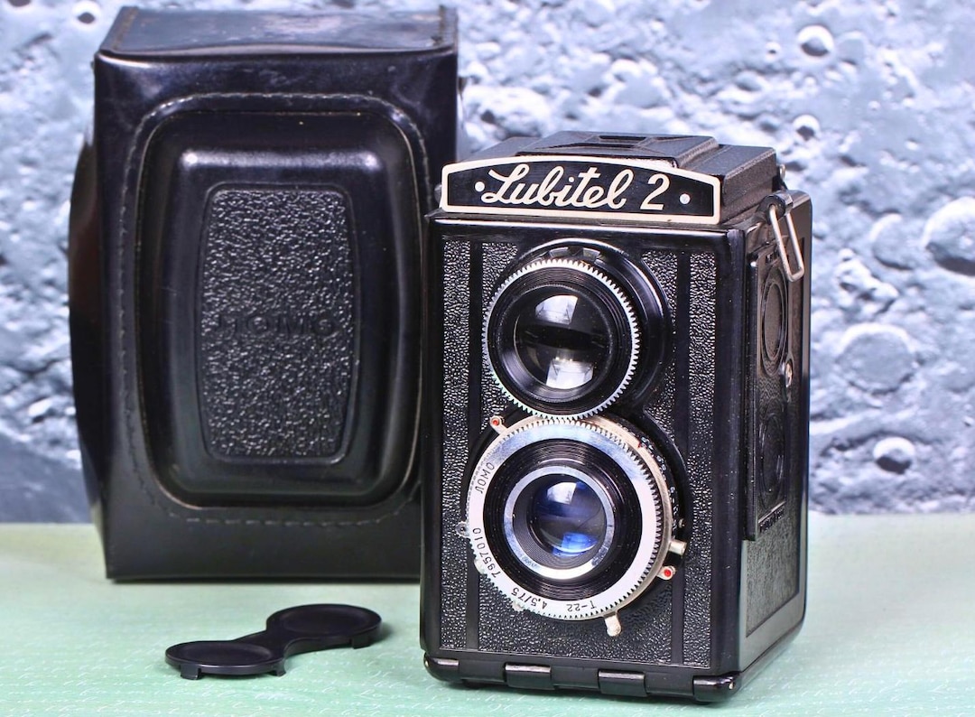 ヴィンテージ ソビエト製二眼レフカメラ LOMO Lubitel-2 6x6
