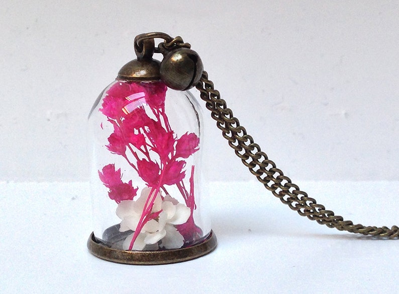 Long necklace with dried flowers