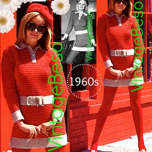 Puede incluir: Un patrón de vestido túnica de crochet vintage de la década de 1960. El patrón es para las tallas 32-37 (81-94 cm). El vestido es rojo con un cuello y un cinturón blancos. La modelo lleva el vestido con medias rojas y zapatos blancos.