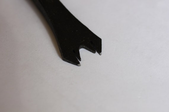 C.S. Osborne Upholstery Tools Staple Remover (124)