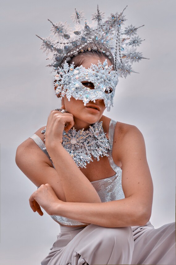 Silver Hologram On Stick Mask Eye Masks Unisex Silver Hologram On Stick Mask Eye Masks Unisex