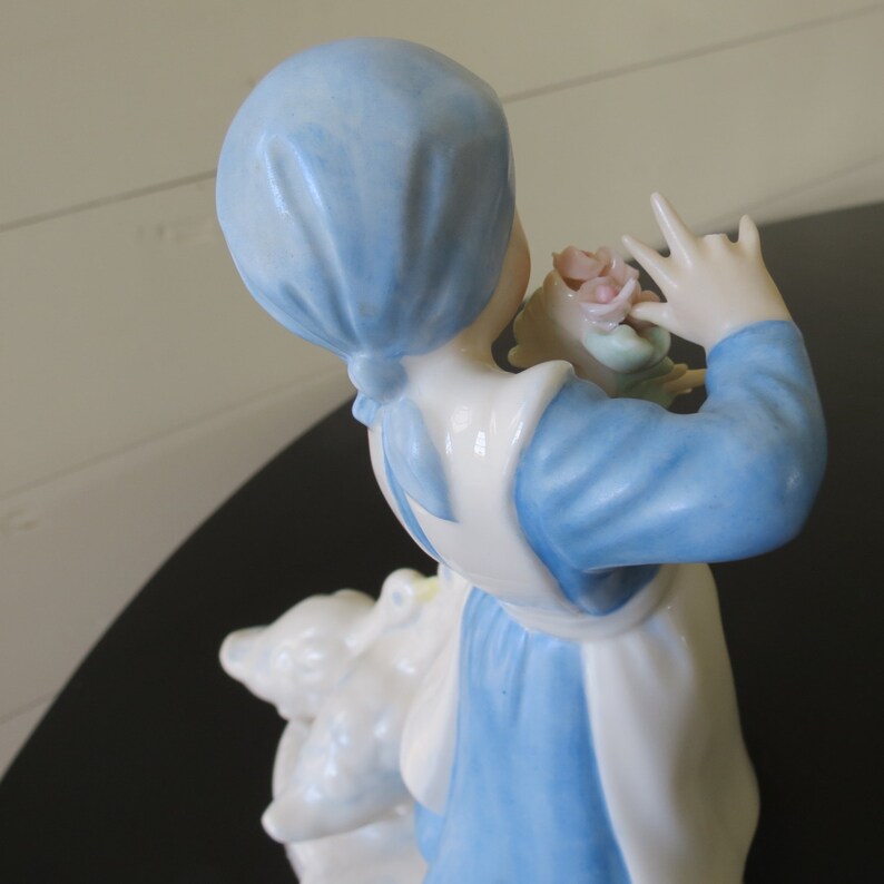 1960/'s Lovely Grandma/'s House Girl with Geese Retro Statue Vintage Home Decor Classic Porcelain Vintage Holland Mold Figurine