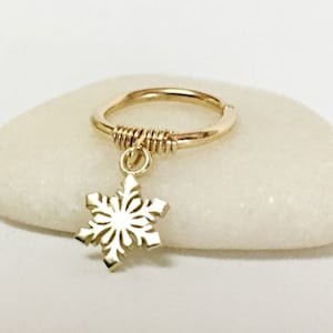Brinco de hélice de floco de neve 14K, brincos de inverno, argola de cartilagem, joias de Natal, argola de hélice 16g, joias de piercing, brincos de floco de neve