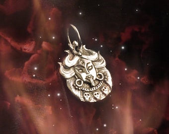 Ma Kali Talisman — Dunkle weibliche Kraft, Mahakali Göttin Anhänger in Sterlingsilber