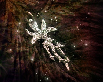 Nocturnal Mandrake Root Talisman — Hekate favorite Poison, Green Witch Pendant in Sterling Silver