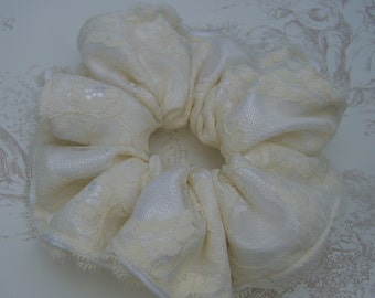 Chouchou scrunchies cheveux dentelle blanc ivoire cravate faite à la main nouveau style accessoires de mode