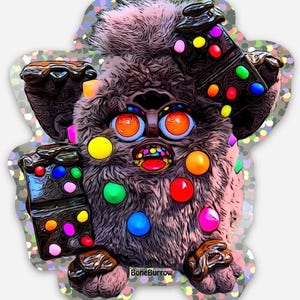 Glitzer Vinyl Aufkleber | Furby-inspirierter Oddbody |  Benutzerdefiniertes OOAK-Design | Knochenbau | Cosmic Brownie Orange Augen
