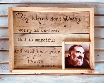 St. Padre Pio teruggewonnen houtgebrande lijst