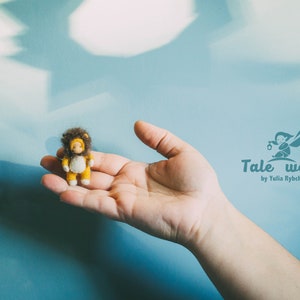 Miniature Lion Doll – Tiny Pocket Jungle Animal – Waldorf-Inspired Toy – Handmade from Ukraine – TaleWorld Creatures™
