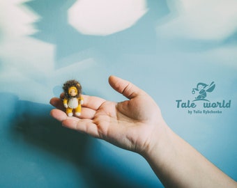 Miniature Lion Doll – Tiny Pocket Jungle Animal – Waldorf-Inspired Toy – Handmade from Ukraine – TaleWorld Creatures™