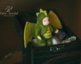 Muñeco Waldorf de dragón de fieltro – Juguete de fantasía de lana hecho a mano – Verde Coleccionable
